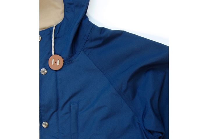 ₷OX[uƁAACRƂ郌U[NbL[