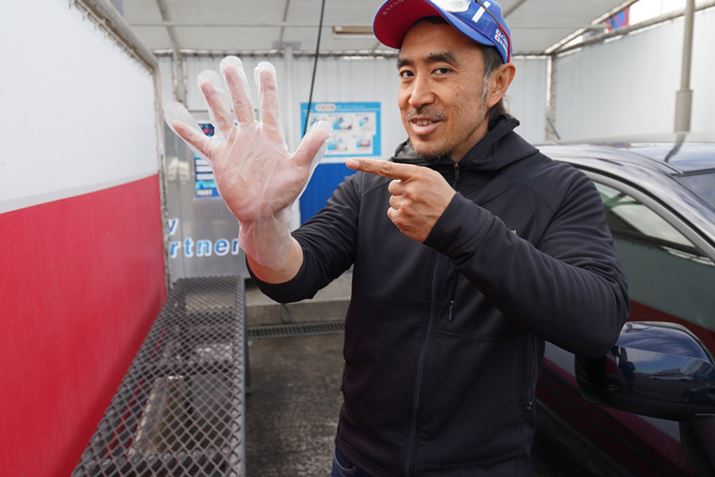 �������݂Ă���̂ŁA�t���̃r�j�[����܂��͂߂Ă���g���܂��傤