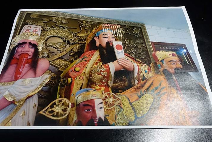 [U[v^[ň̎ʐ^A̐FgĂ悤Ɍ܂cc