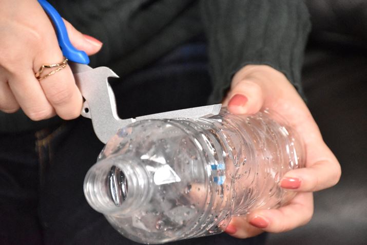 nƃnhĂ̂ŁA؂i߂ĂfނɎ肪炸KɃJbg