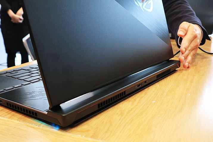 AAS�𓋍ڂ��A�{�̌㕔���J���A��C����荞��