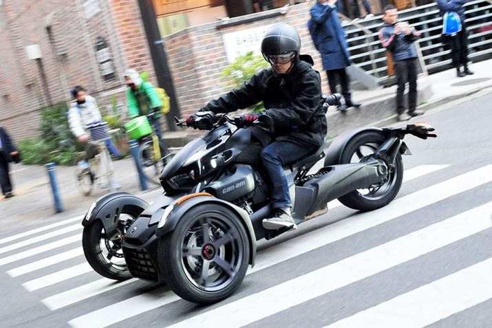 �S�g���g���ăn���h����؂��ċȂ���̂̓o�C�N�Ƃ͈قȂ邪�A����Ƃ����Ȃ����͂�����