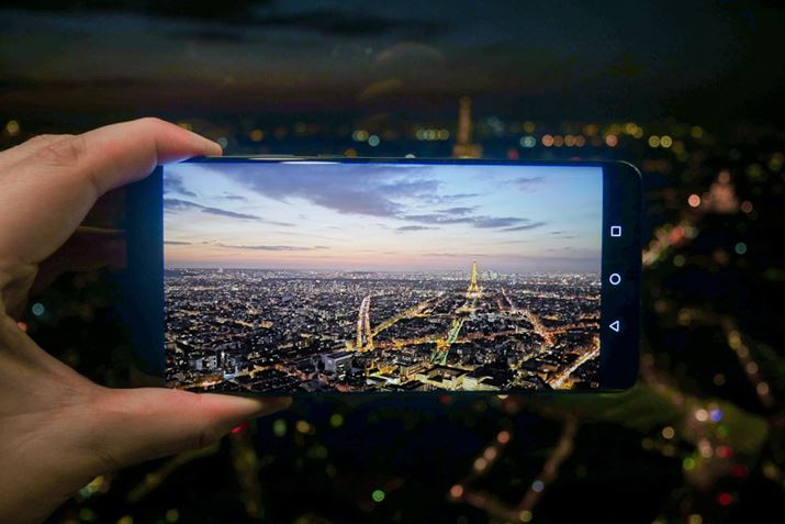 �t�@�[�E�F�C�uP30 Pro�v�̃J�������\��O���U�I