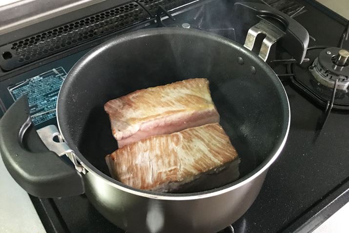 ؃o܂̕\ʂɏĂF܂BM҂͒ŏĂFt܂AtCpgĂOK