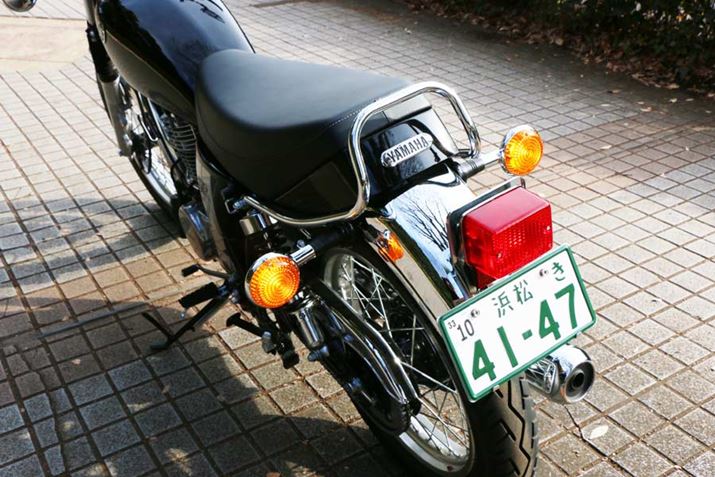 e[vLED͌ꂽAECJ[͗ɓ_łnU[hꂽ