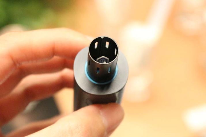 �A�C�R�X�Ɠ��l�A�q�[�g�X�e�B�b�N�����������M����u���[�h�𓋍�