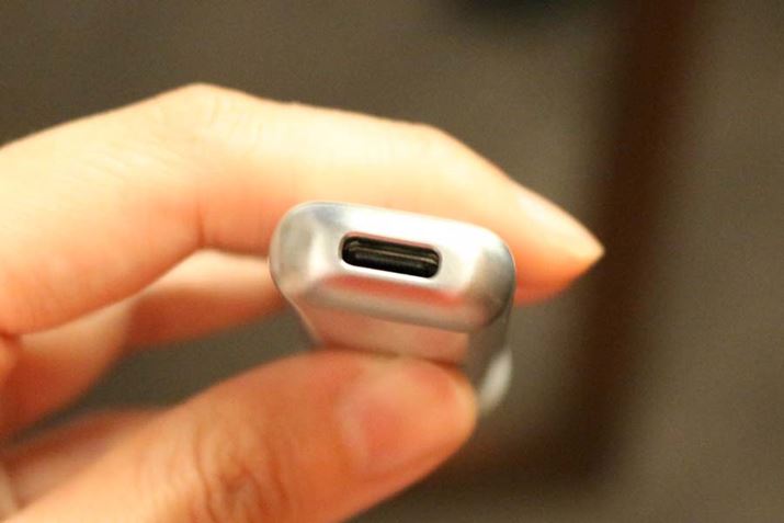 �ujouz 20 Pro�v�Ɠ������AUSB�|�[�g��Type-C���̗p���Ă���