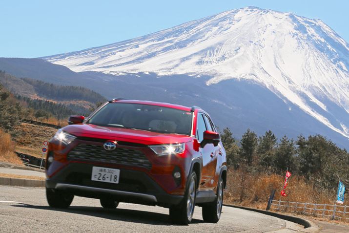 SUVu[Ȃǂ󂯁A5ڃf{ŕg^uRAV4v