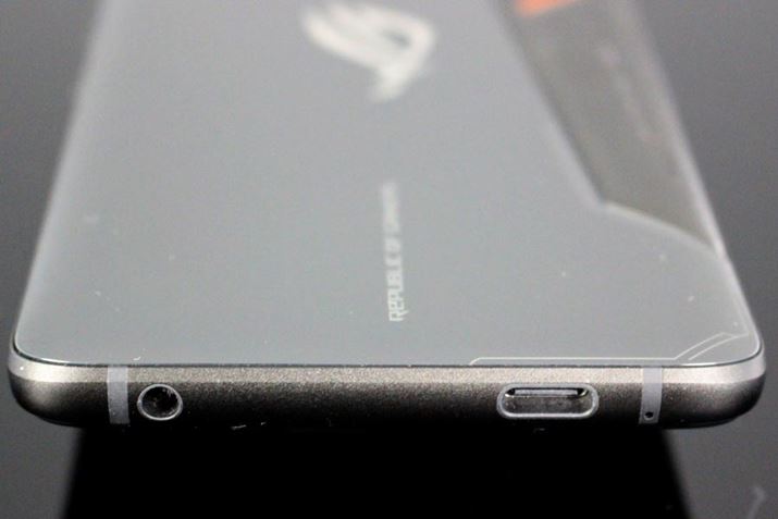 {fBʂɃwbhz[qƁAUSB 2.0ΉUSB Type-C|[gzu