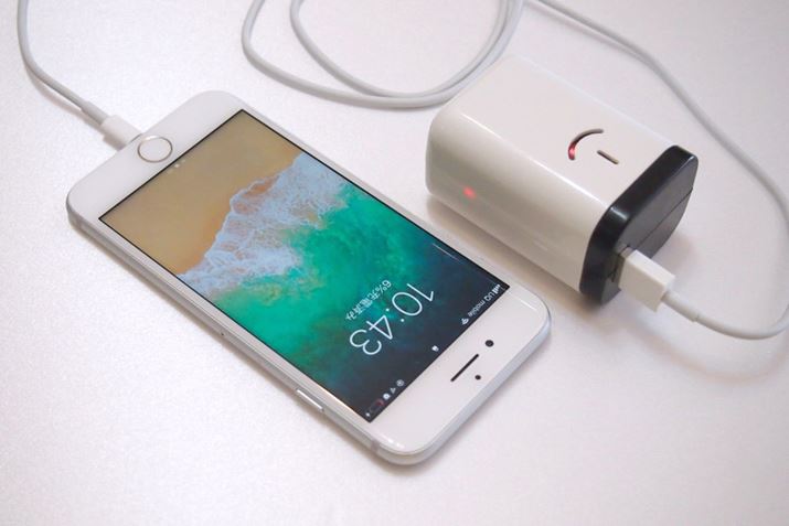 {iɃP[uiPhone 7ȂƂB̂悤ɃP[uȂŏ[dn܂܂