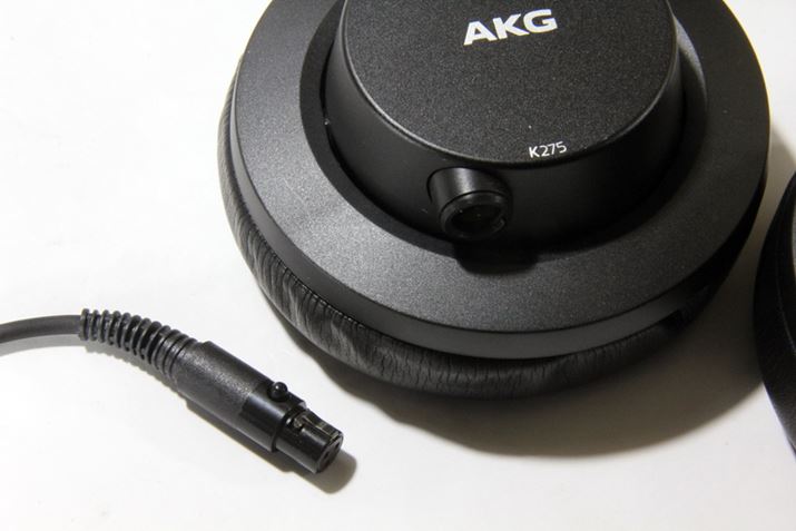 ЏoEP[uBRlN^[̓~jXLR^Cv