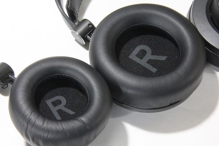 IC[^CvƂƂAnEWOTCY͑̃fɔׂĈقǏ