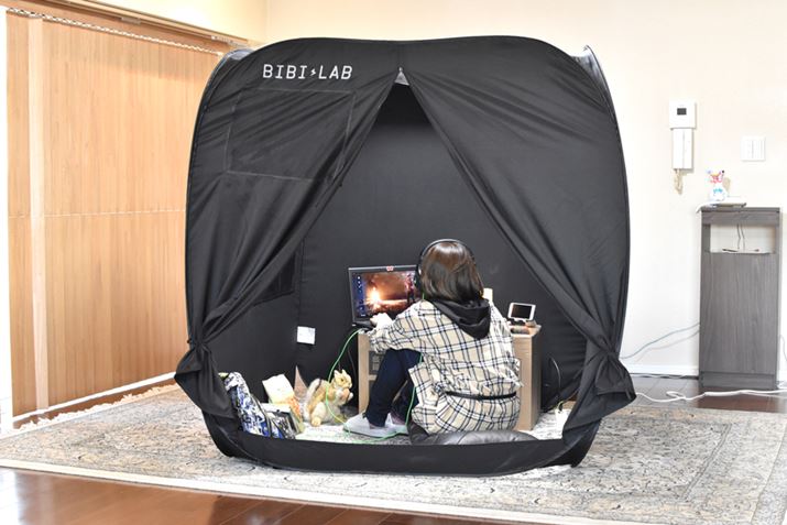 JƂBTChɕtĂqŁAŒł܂