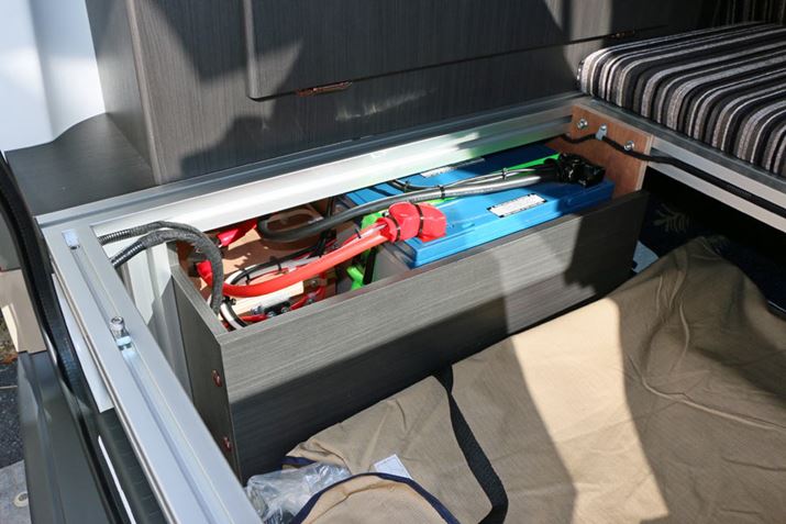 Tuobe[̓xbhɑB1,500W̏o͂ɑΉĂ