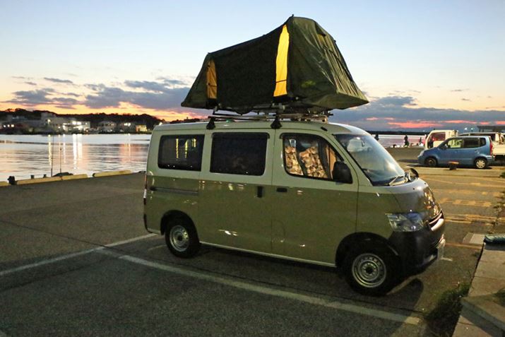 LȀɐ݉ĉŁAԑ̂̑OAɂ͂ݏoȂB1䕪̒ԃXy[XŎ܂