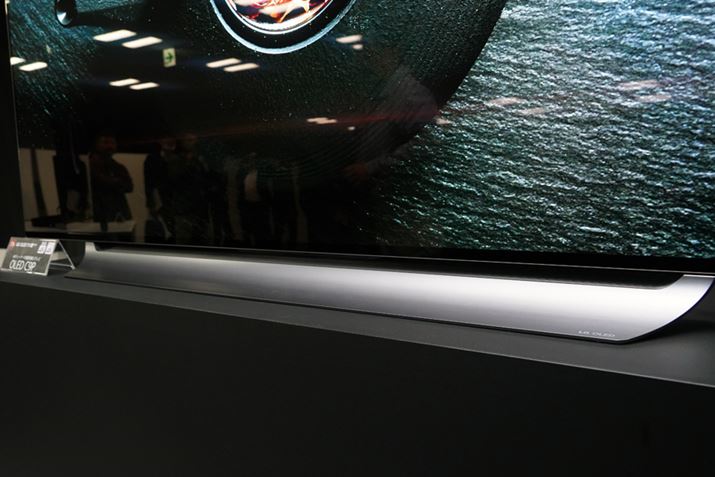 Xs[J[͉ŁAX^hŉgUdg݁Bo͂̓tWAE[n[킹40W