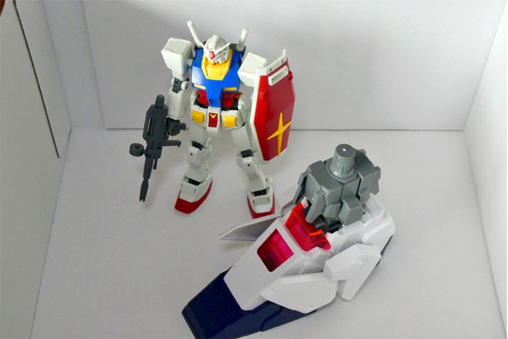 قǂoꂵ1/144XP[̃K_ƕׂāB񂾂łłɂ̑傫ł