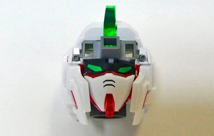 畔łBzJAC̓NAp[cB̏ォfJ[\悤ɂȂĂ܂