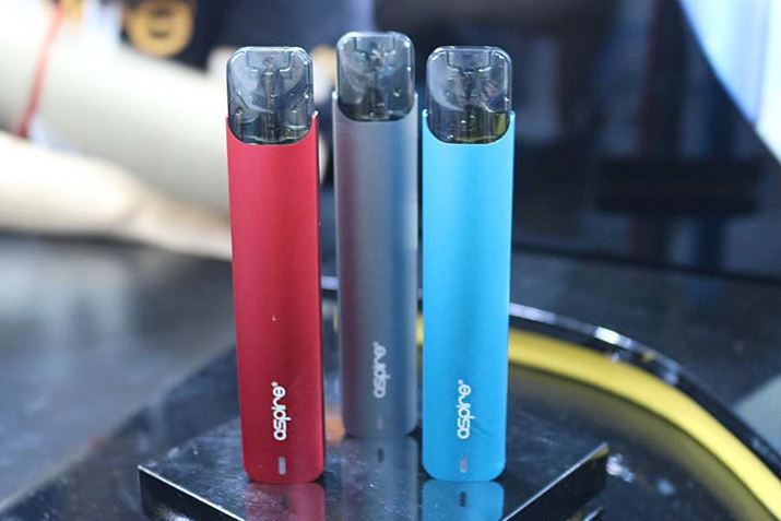 �|�b�h���A�[�U���Ƃ��ɁA�X�����ȃf�U�C����VAPE�����ɑ������󂯂�ꂽ�B�ʐ^�́uAspire�i�A�X�p�C�A�j�v�̂���