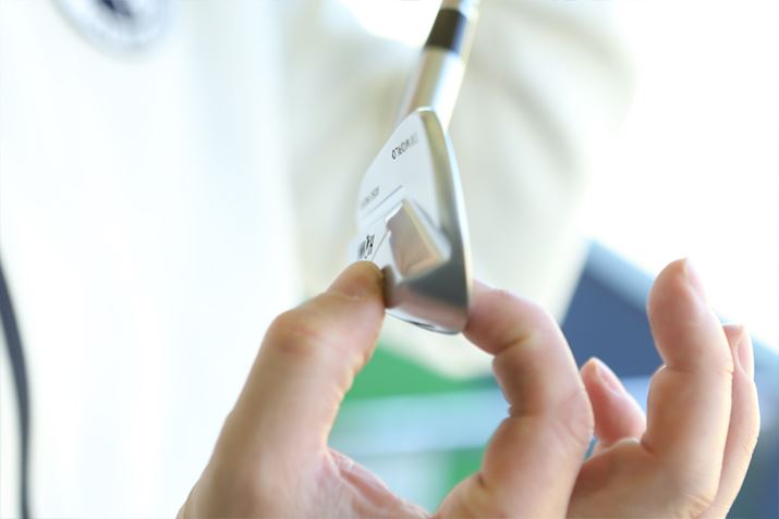 �o�b�N�t�F�[�X�������ɂȂ��Ă��āA�c�őłƏ_�炩�����d���A���������ʋC�����������G�𖡂킦�܂�