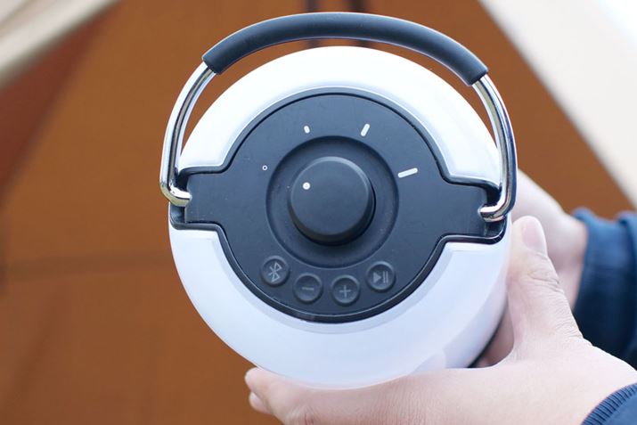 n͖{̏㕔ɐݒuB傫_C͖邳߁Ae{^͉y̑ɑΉ