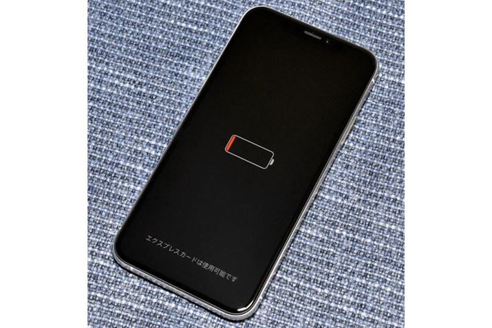 iPhone XS^XS Max^XŔAobe[؂łSuica𗘗pł