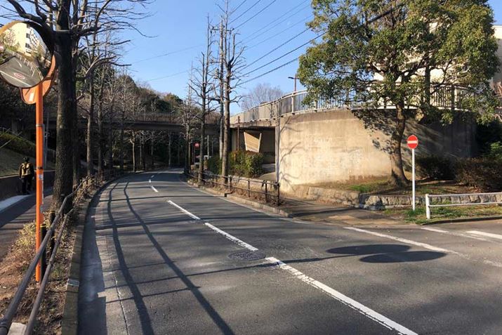 [hoCNR[Xɂ́AȎsXn𑖂GA܂܂