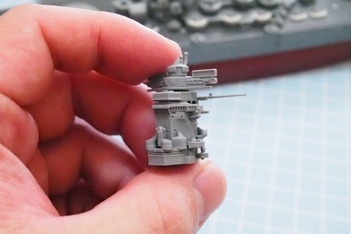 艦橋が完成。これでも旧海軍の戦艦としてはシンプルですね