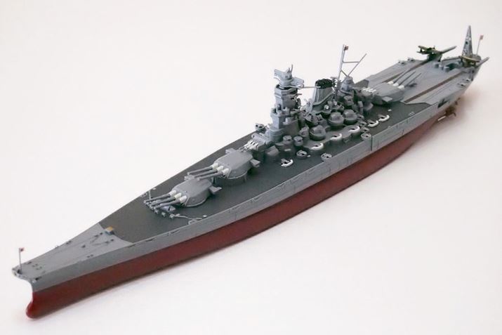 完成した武蔵、左前方から。重厚さと流麗さを兼ね備えた大和型戦艦のシルエットにウットリ……