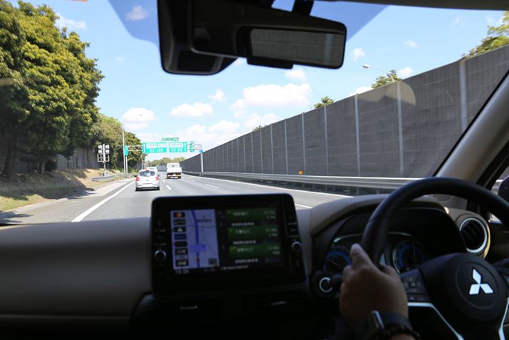 OH V^ueKNXvi^[{A4WDj̍Hɂ鎎C[W