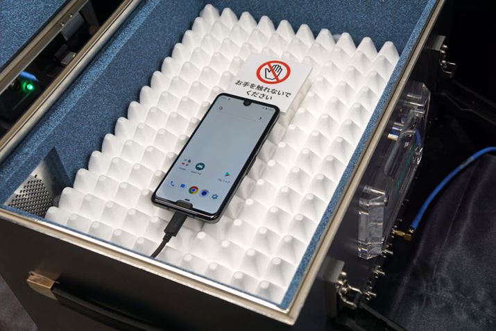 5G̒ʐMf́Aʐ^̂悤ȓdgV[hꂽP[X̒ōsꂽ