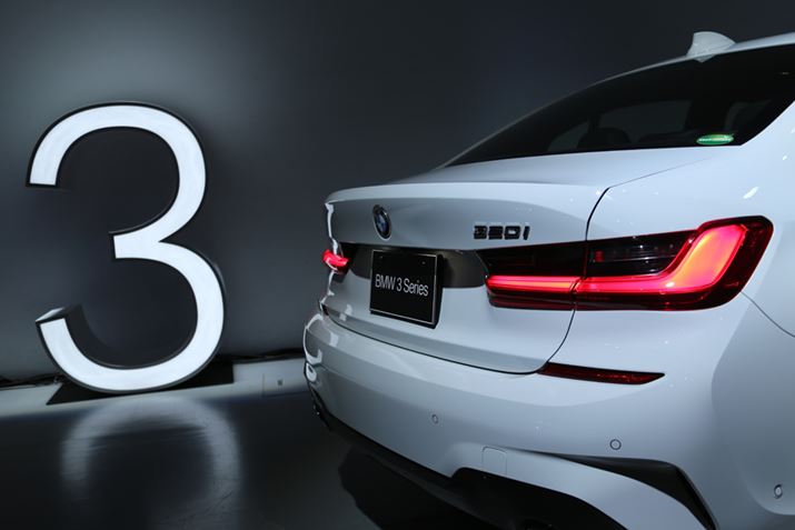 BMW V^u3V[Yvi320ij̃AC[W