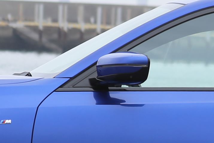 BMW V^u3V[YṽhA~[́AAs[Ƀ}EgĂ̂ŁA΂ߑOɎpĂ܂