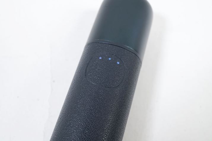 �N���{�^���ɓ��ڂ��ꂽLED�C���W�P�[�^�[�B���x���ߒ���3�_���Łu�����v��\��