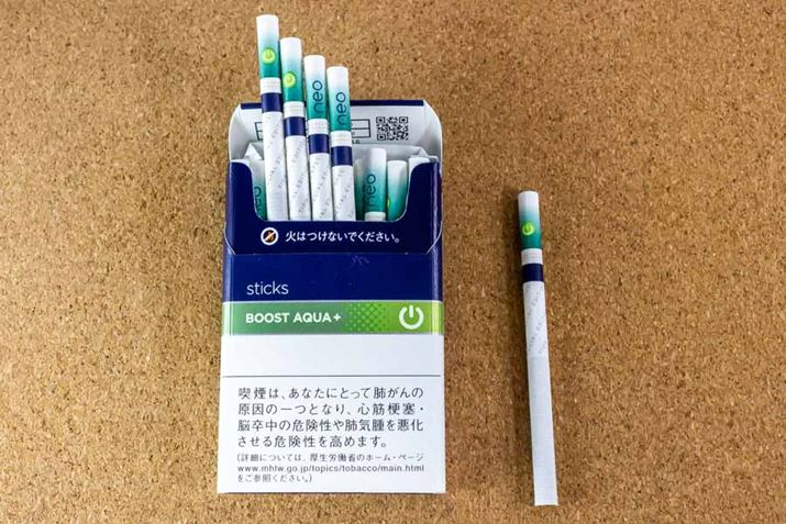 �t���[�o�[���̉E�ƁA�X�e�B�b�N���ꂼ��ɂ��d���A�C�R�����t���Ă���