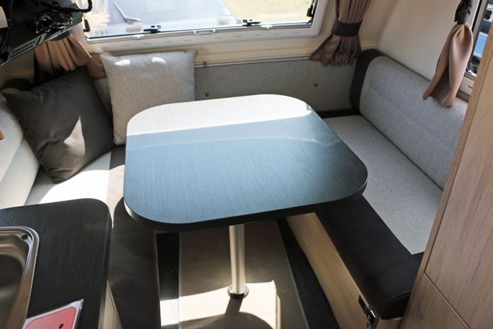 R̎^̃\t@́AWJ2`3lQxbhƂȂ