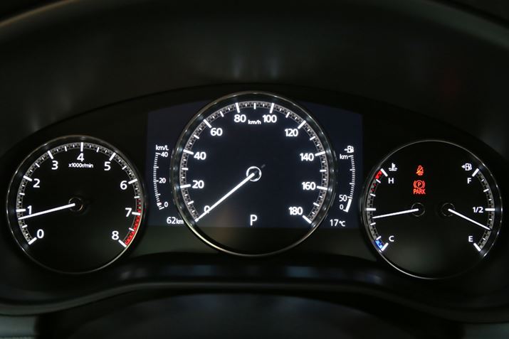 V^uMAZDA3vɂ́A7C`TFTt3Ⴡ[^[̗pĂ