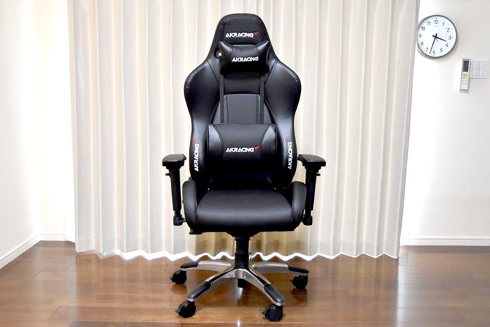 AKRacing Premium̐ʁBގ́AϋvɂꂽPUU[gpĂ܂