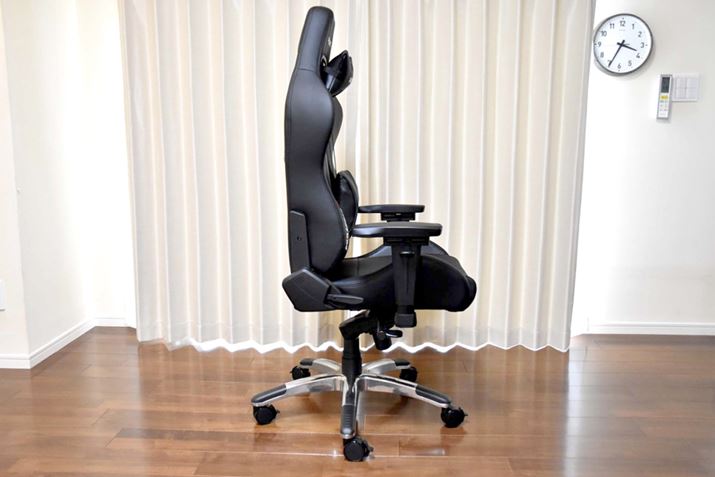 AKRacing Premium̑ʁBāÂfUCł