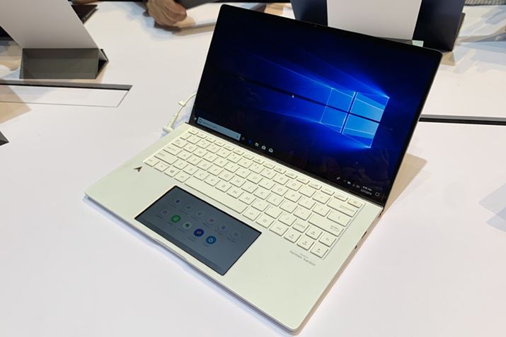 �uNanoEdge�v�Ɩ��t����ꂽ���z���݌v�ɂ��A13.3�^���f���Ƃ��Ă͔��ɃR���p�N�g��ZenBook Edition 30