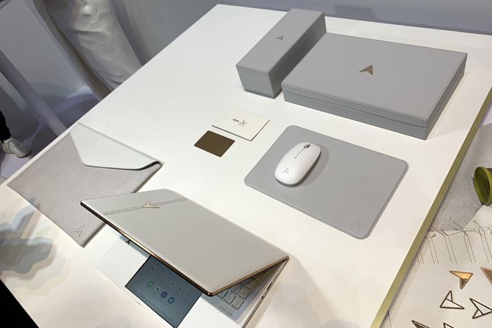 �}�E�X�A���ϔ��A���U�[�X���[�u�P�[�X�A�L�O�J�[�h�ȂǍ��؂ȃA�N�Z�T���[���p�ӂ����