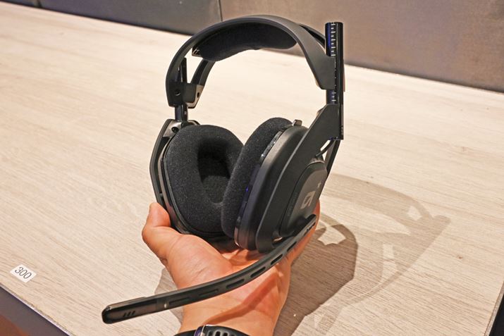 �ő�15���Ԃ̃X�^�~�i�o�b�e���[�������������C�����X�w�b�h�Z�b�g�B�}�C�N�͎��O���s��