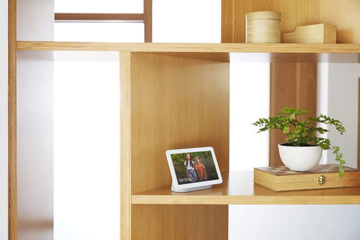 ŋ̃fW^tHgt[ƂuGoogle Nest Hubvi񋟁FGooglej