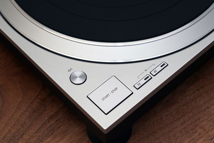 I[fBIt@C̐iƂƂŁA{^͂ȂVv