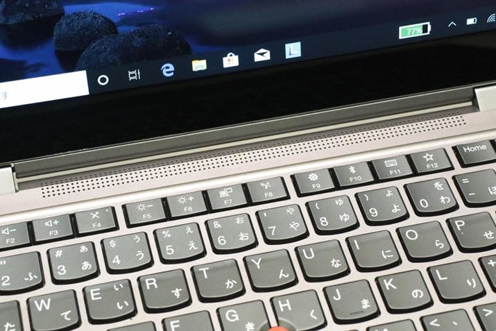 ThinkPad X1 YogaL[{[h㕔2̃cC[^[Aʂ2̃E[n[
