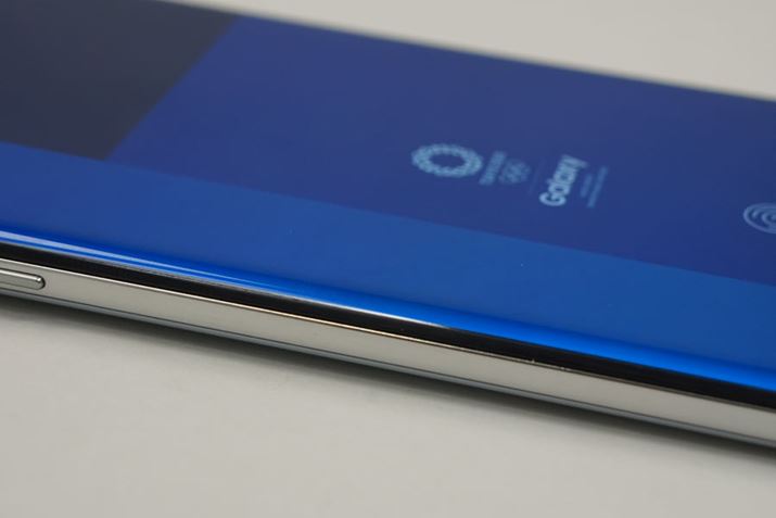 Galaxy SV[Ył͂Ȃ݂̋ȖʃfBXvC̗pĂAx[Ɍ܂łȂĂ