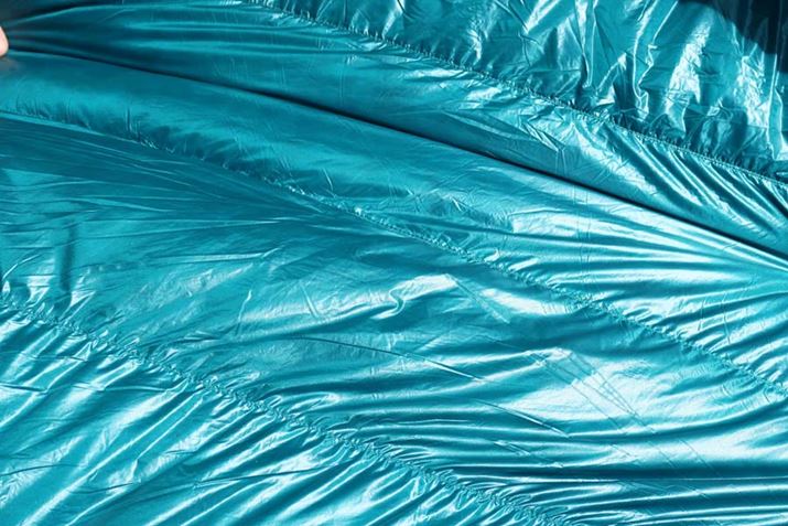 nƁASōiĂ̕\ʐnLтB̂̓ɉ₷Ƃzł