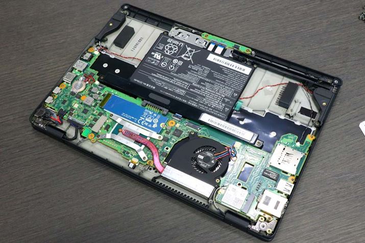 �ʐ^�����̊������UH-X�Ƃقړ����ŁA���̕����ȊO�Ōy����ǋ����Ȃ���΂Ȃ�Ȃ������Ƃ���