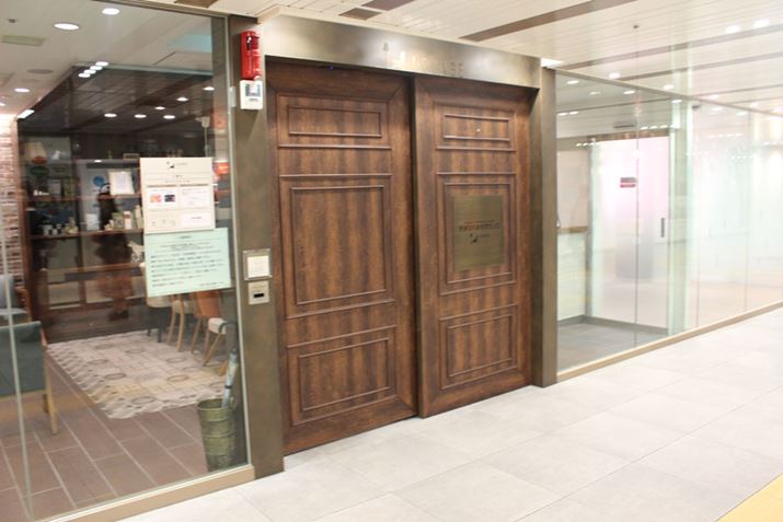 nʘHuaJ݂v̒ɂuaJ݂EWvBSHIBUYA109Ȃǂ߂ɂA̍ۂ̋xeXy[XƂĕ֗