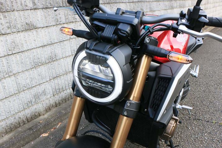 �g���f�B�V���i���Ȋی^�Ȃ��������LED�Ƃ���A�ߖ����I�ȃC���[�W�Ɏd�グ���Ă���